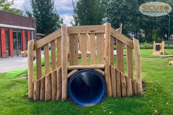 5027R Doorkruiper Robinia met balustrade 02