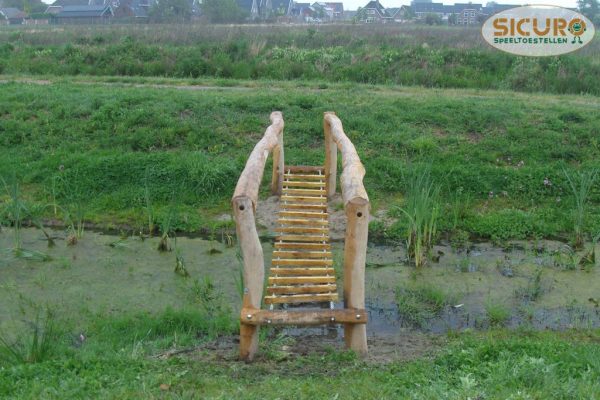 Wiebelbrug over water 400