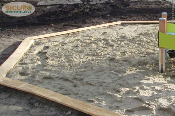 5075R Zandbak robinia  planken 01